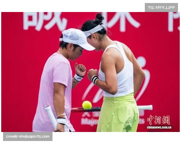 蒋欣玗-王雅繁香港站女双完胜对手,配合默契